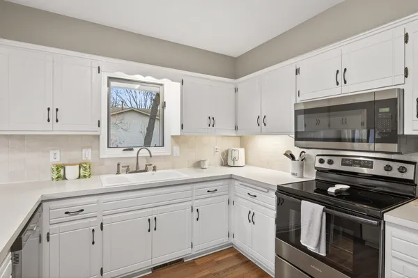 $400,000 | 2930 122nd Avenue Northwest, Coon Rapids, MN 55433