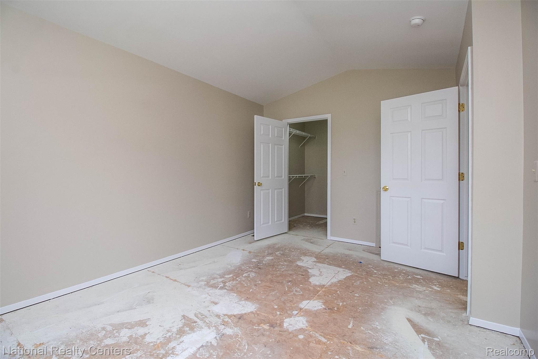 70 Pine Tree Ridge, Unit 27 Waterford, MI 48327 - Photo 14 of 28 14.jpg