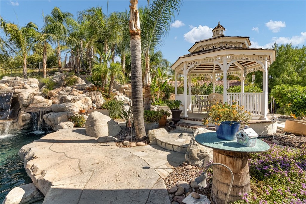 31500 Britton Circle Temecula, CA 92591 - Photo 56 of 68 a view of a table and chairs in patio