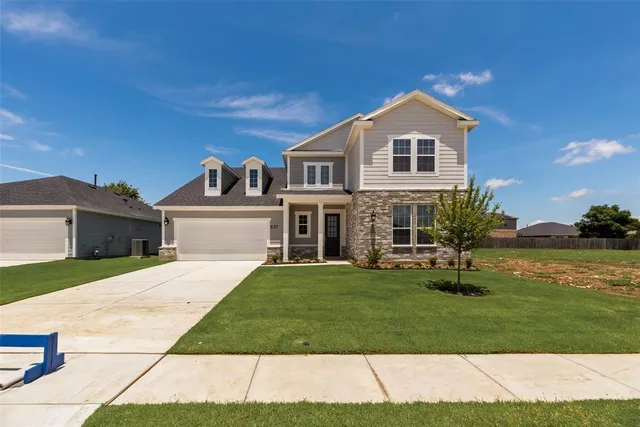 $399,990 | 537 Marcus Lane, Crowley, TX 76036