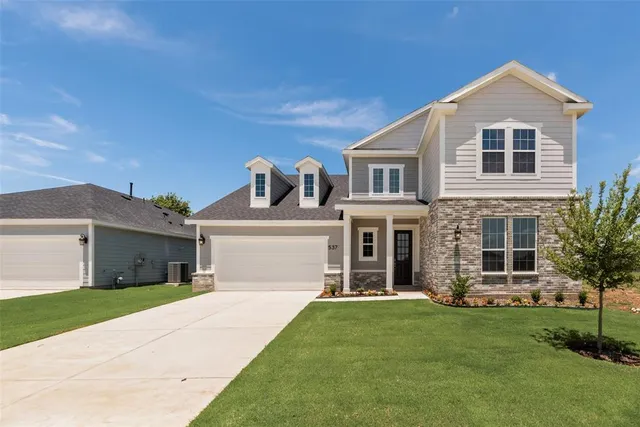 $399,990 | 537 Marcus Lane, Crowley, TX 76036