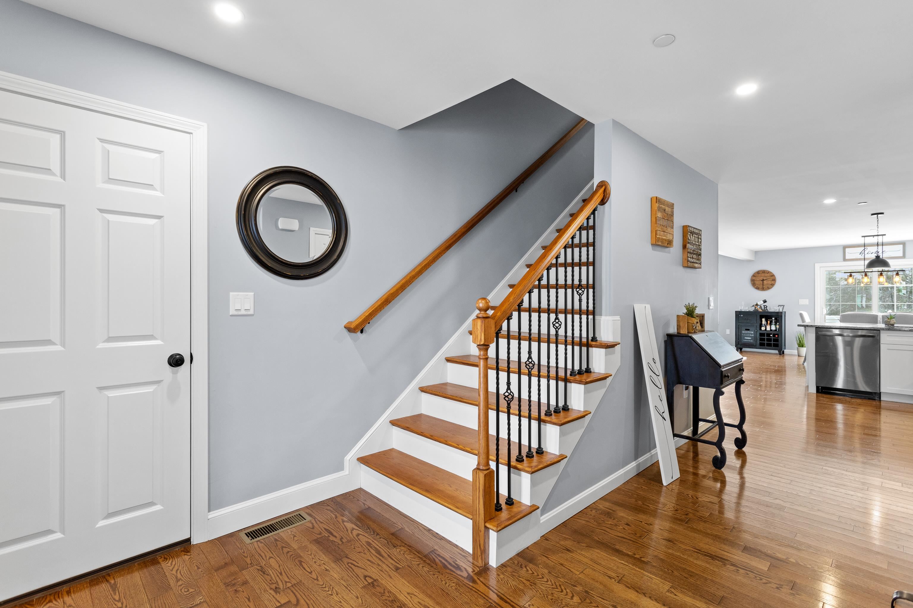 55 Forestedge Way Manchester, NH 03102 - Photo 4 of 41