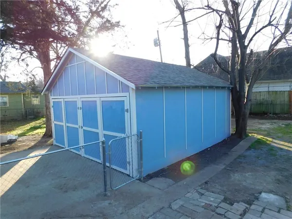 $2,450 | 210 East 6th Street, Dallas, TX 75203