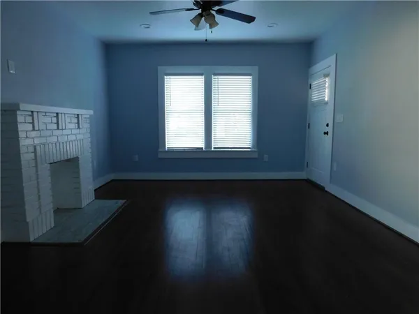 $2,450 | 210 East 6th Street, Dallas, TX 75203