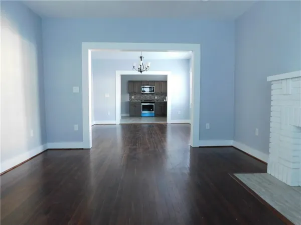 $2,450 | 210 East 6th Street, Dallas, TX 75203