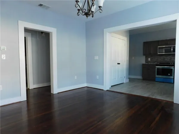 $2,450 | 210 East 6th Street, Dallas, TX 75203