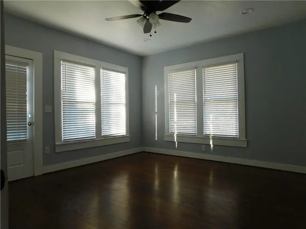 $2,450 | 210 East 6th Street, Dallas, TX 75203