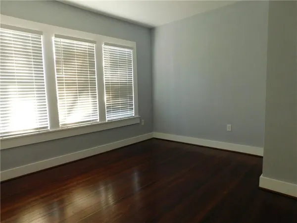 $2,450 | 210 East 6th Street, Dallas, TX 75203