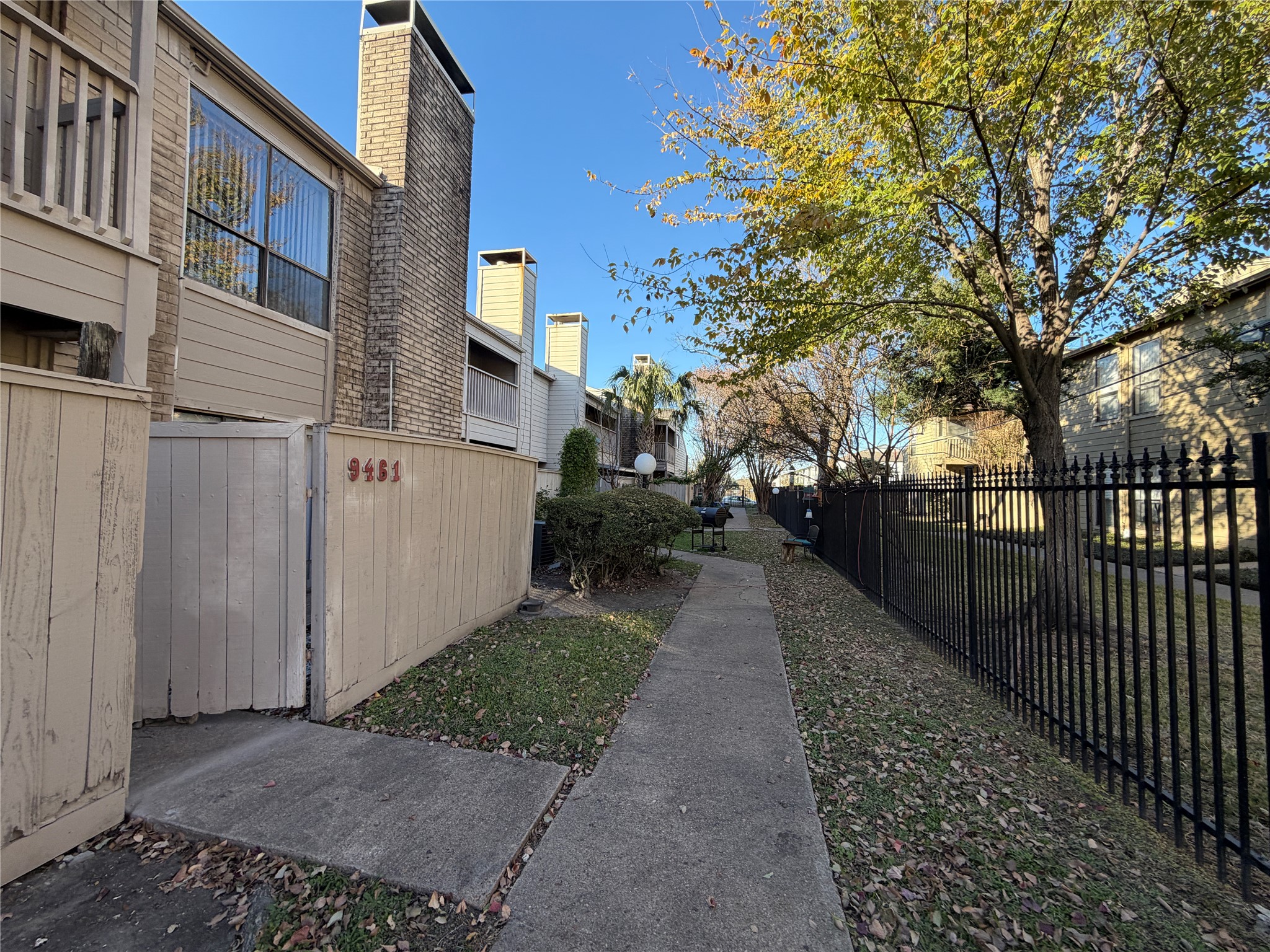 9461 Pagewood Lane, Unit 9461 Houston, TX 77063 - Photo 3 of 33