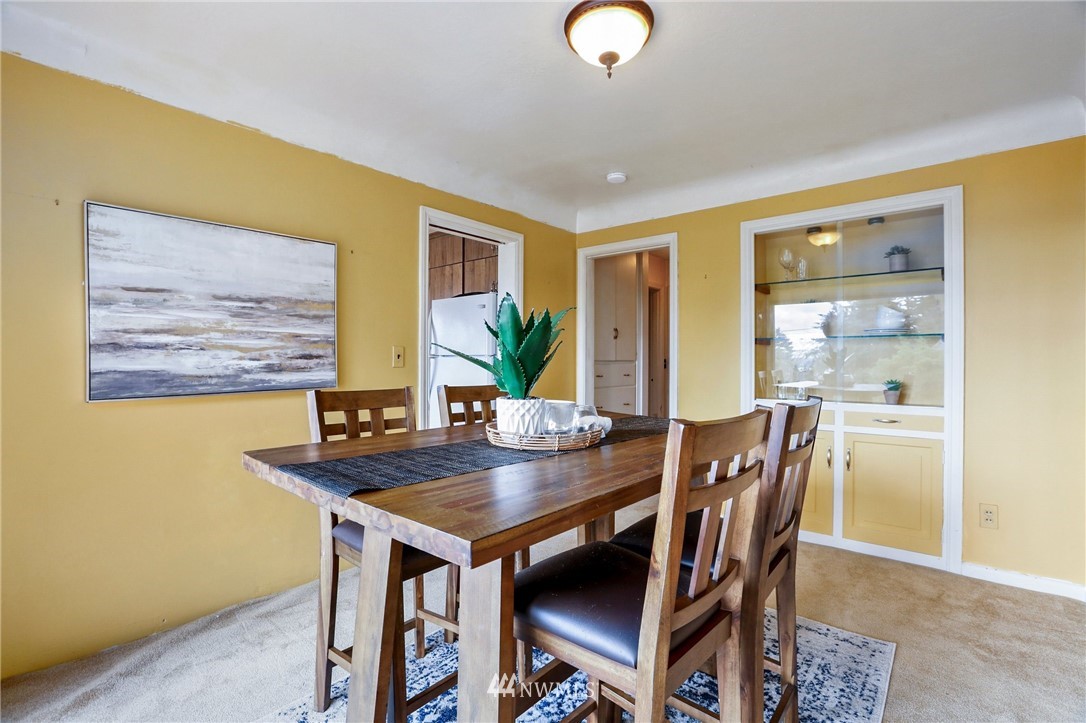 443 View Ridge Drive Everett, WA 98203 - Photo 21 of 35 a view of a dining room with furniture and window