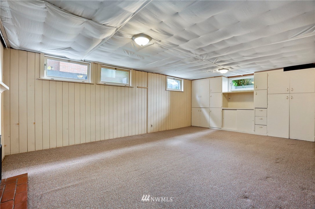 443 View Ridge Drive Everett, WA 98203 - Photo 22 of 35 a view of an empty room