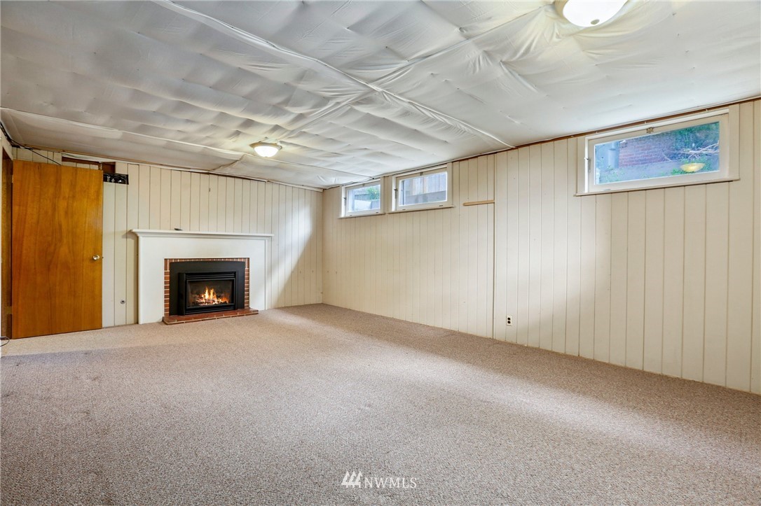 443 View Ridge Drive Everett, WA 98203 - Photo 23 of 35 a view of an empty room with a fireplace