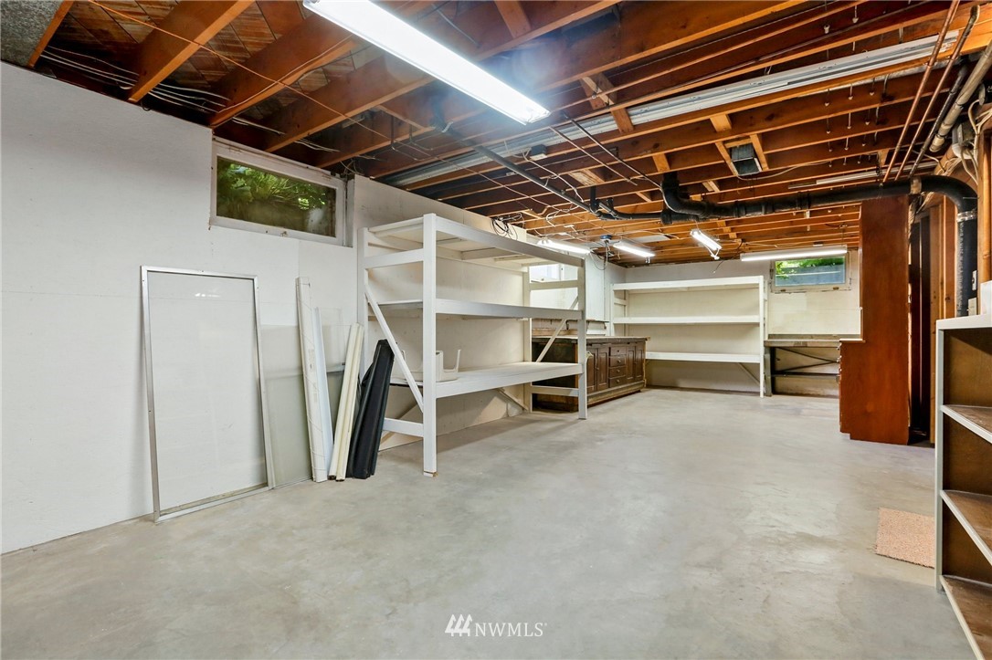 443 View Ridge Drive Everett, WA 98203 - Photo 30 of 35 a view of walk in closet with empty racks
