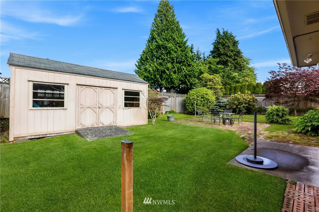 443 View Ridge Drive Everett, WA 98203 - Photo 31 of 35 a front view of a house with garden and tree