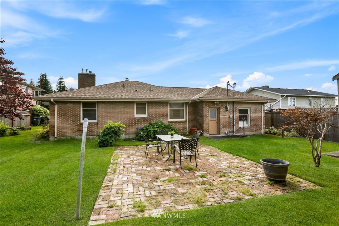 443 View Ridge Drive Everett, WA 98203 - Photo 32 of 35 a view of a house with backyard sitting area and garden