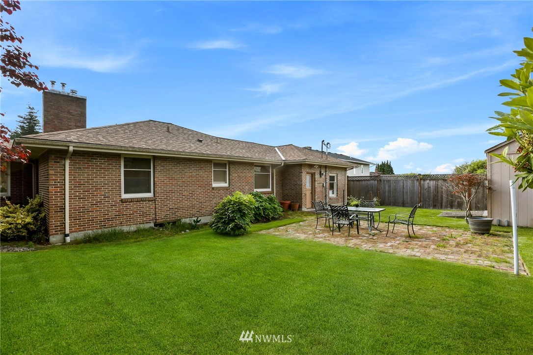 443 View Ridge Drive Everett, WA 98203 - Photo 33 of 35 a view of a house with a yard and sitting area