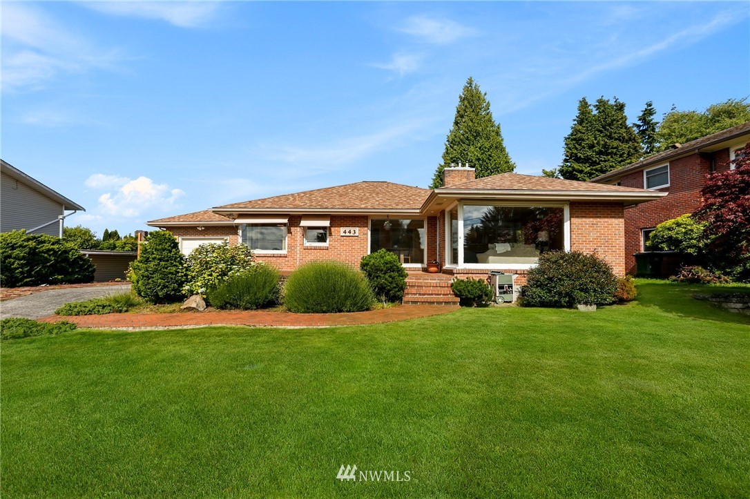 443 View Ridge Drive Everett, WA 98203 - Photo 5 of 35 a front view of a house with a yard