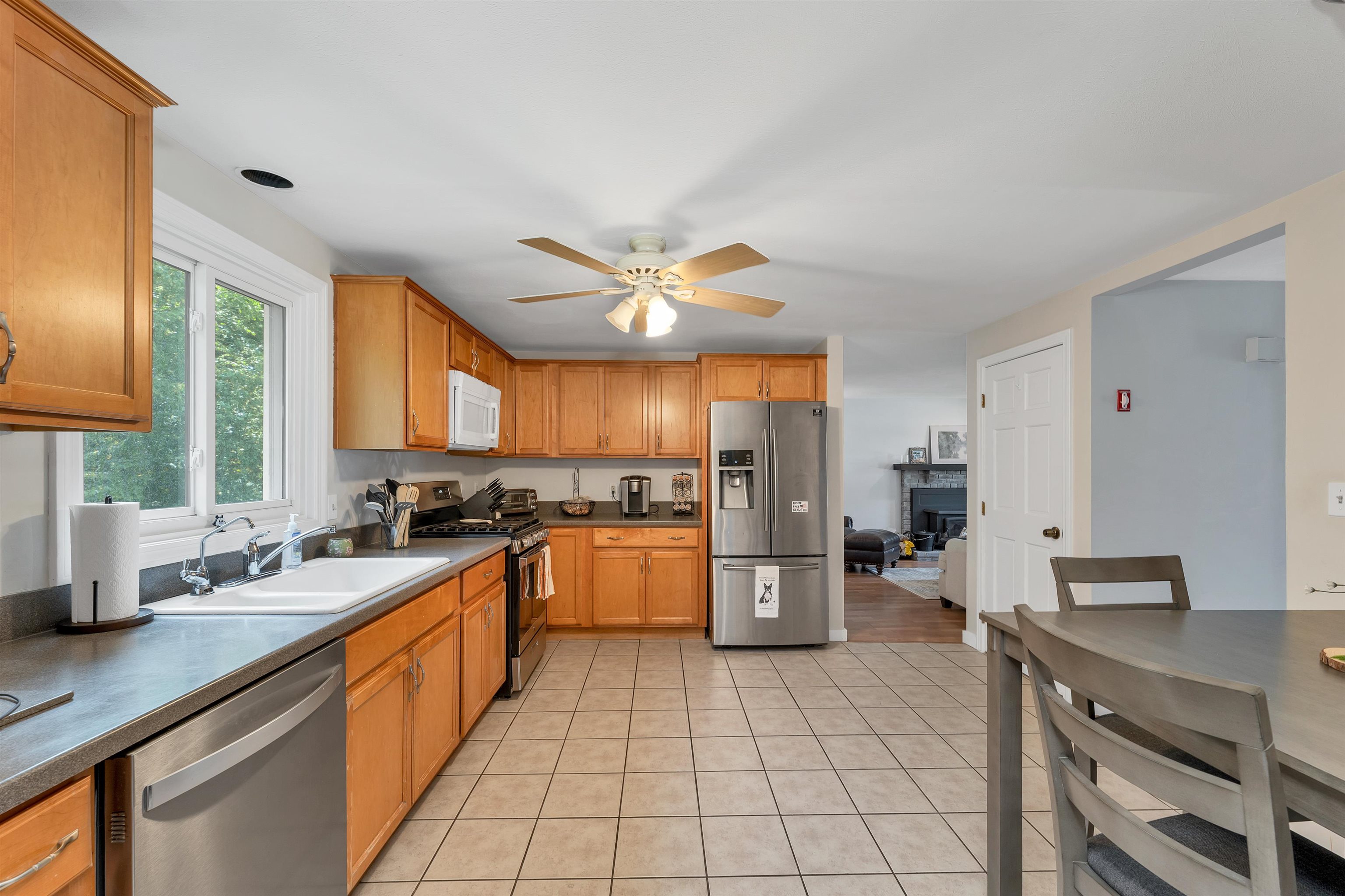 5 Sarah Lane Derry, NH 03038 - Photo 13 of 54