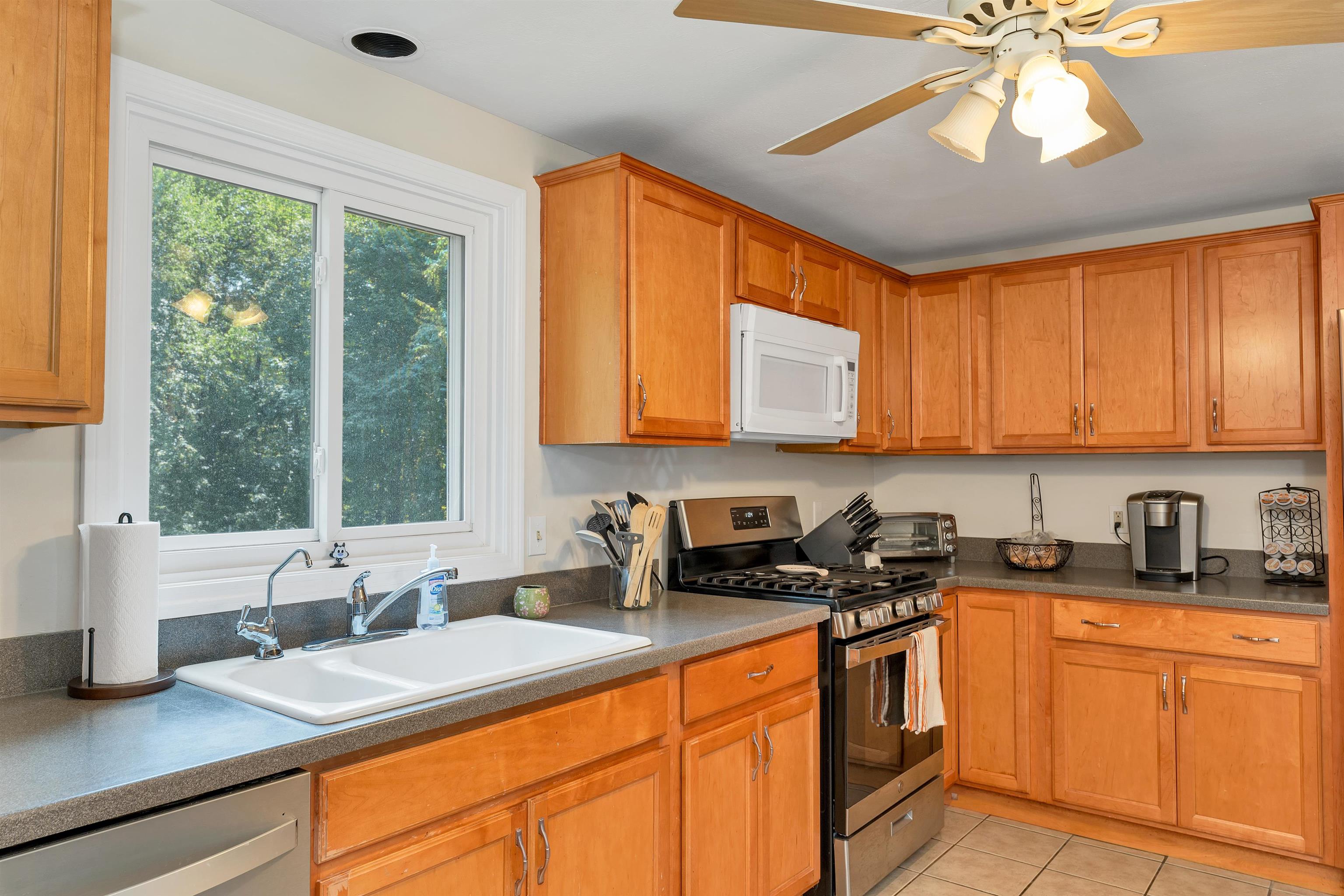 5 Sarah Lane Derry, NH 03038 - Photo 14 of 54