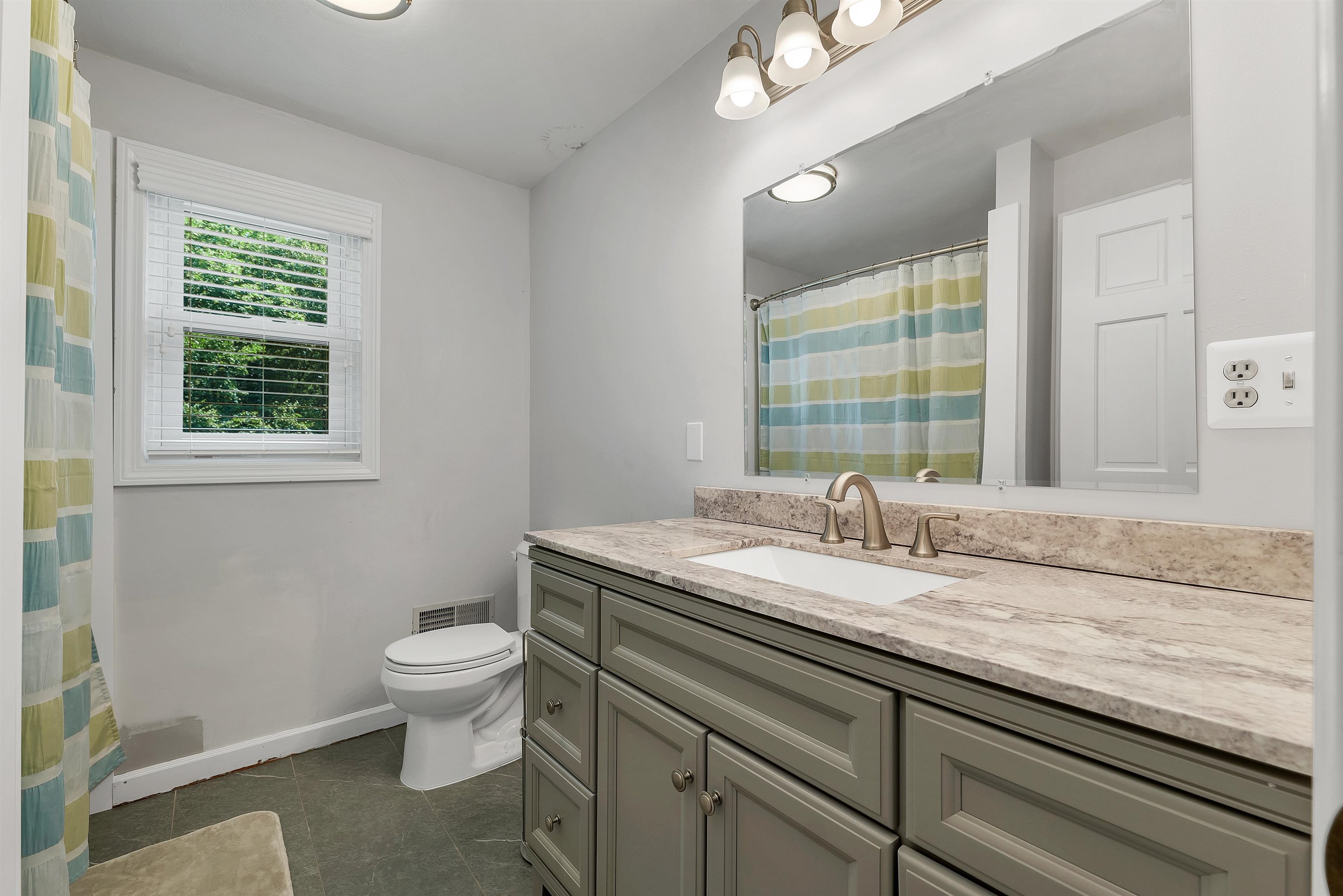 5 Sarah Lane Derry, NH 03038 - Photo 28 of 54