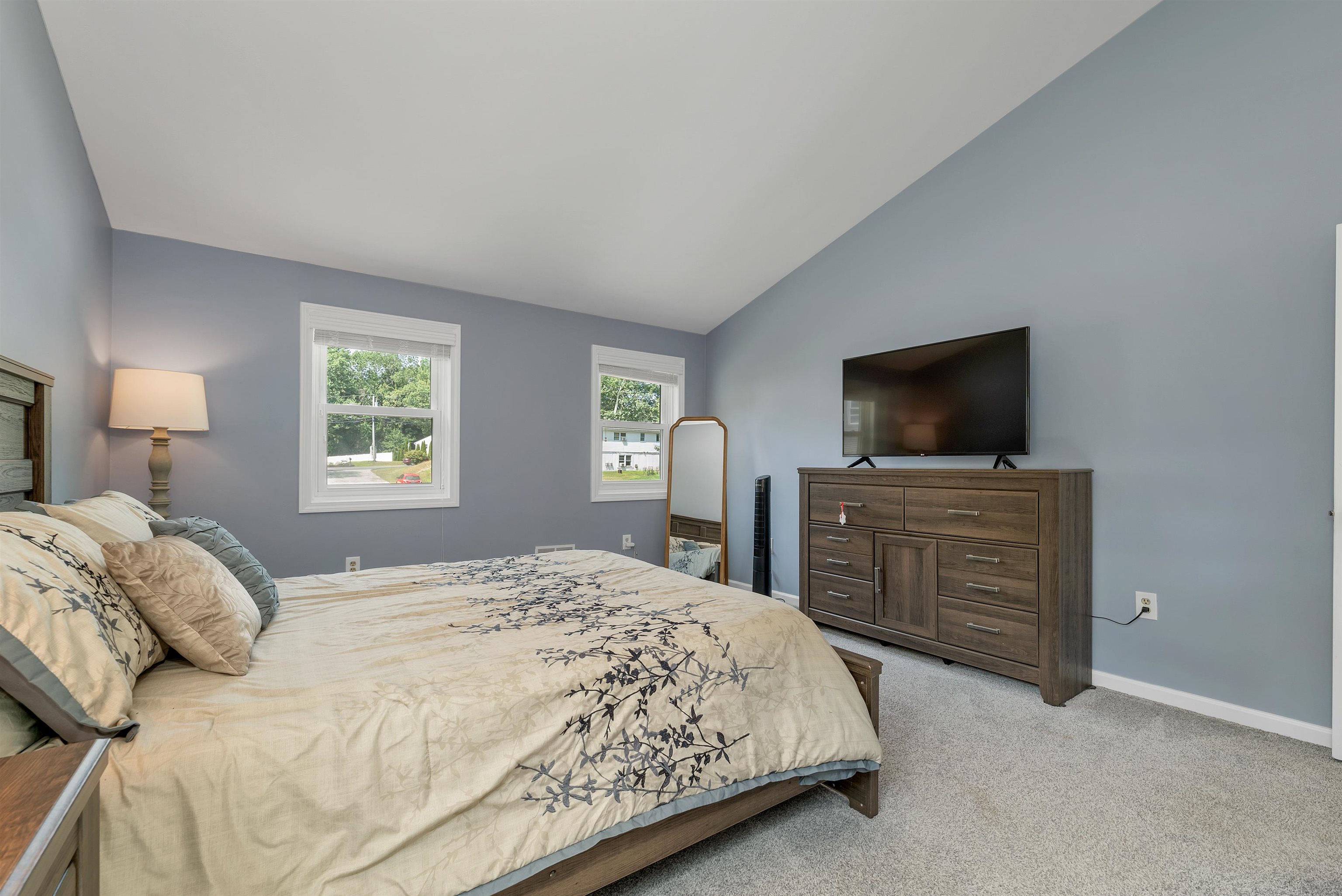 5 Sarah Lane Derry, NH 03038 - Photo 32 of 54