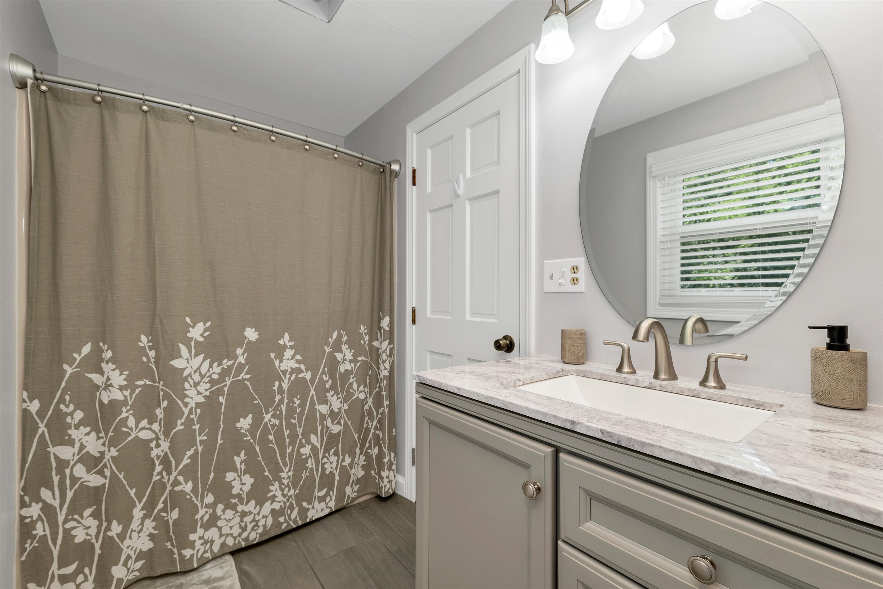 5 Sarah Lane Derry, NH 03038 - Photo 35 of 54