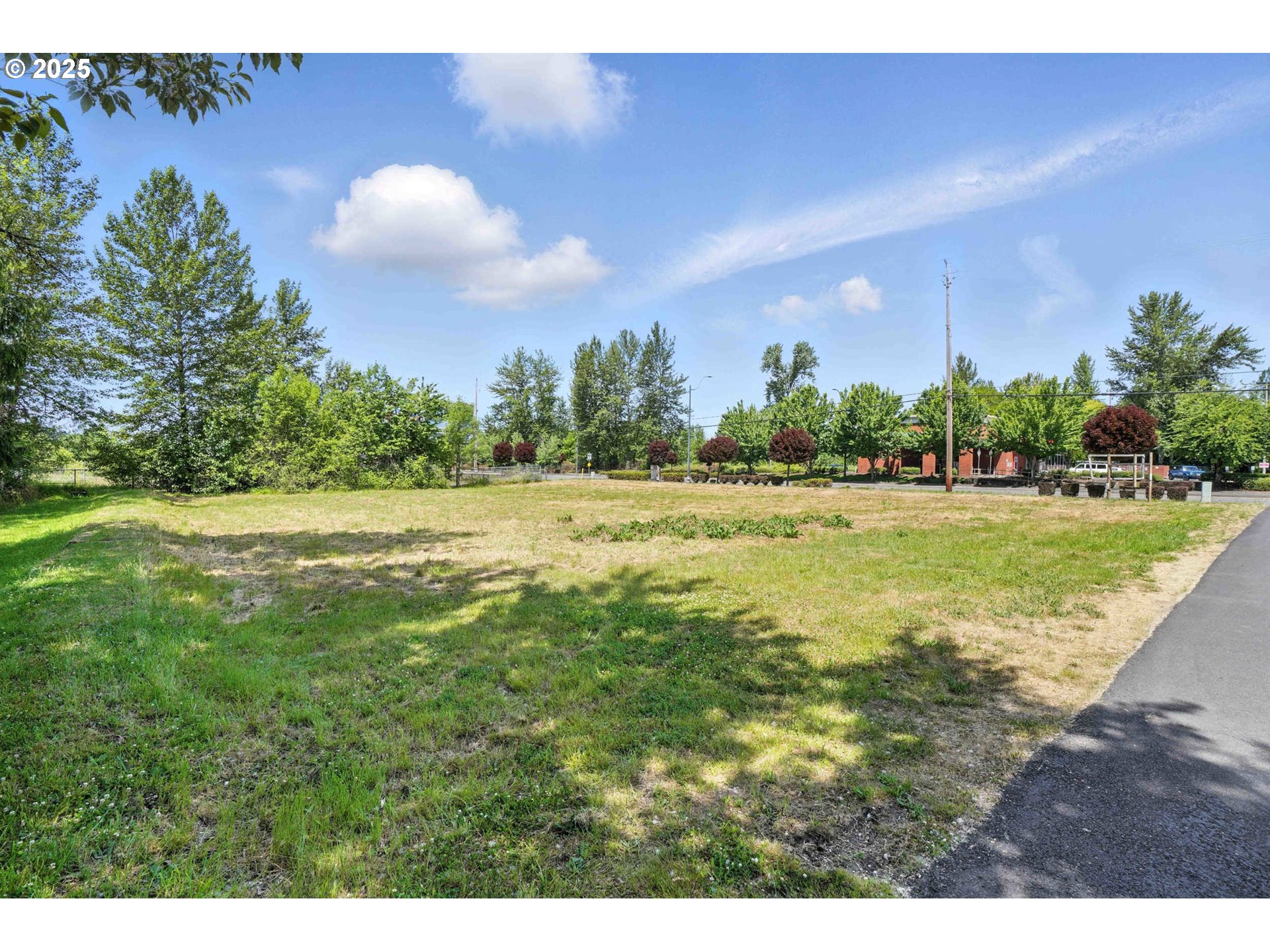 West Main Street Battle Ground, WA 98604 - Photo 3 of 16 a view of a garden with a building