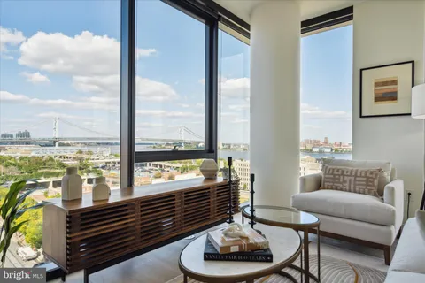 $4,400 | 1-5 Dock Street, Unit 402, Philadelphia, PA 19106