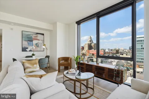 $4,400 | 1-5 Dock Street, Unit 402, Philadelphia, PA 19106