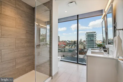 $4,400 | 1-5 Dock Street, Unit 402, Philadelphia, PA 19106