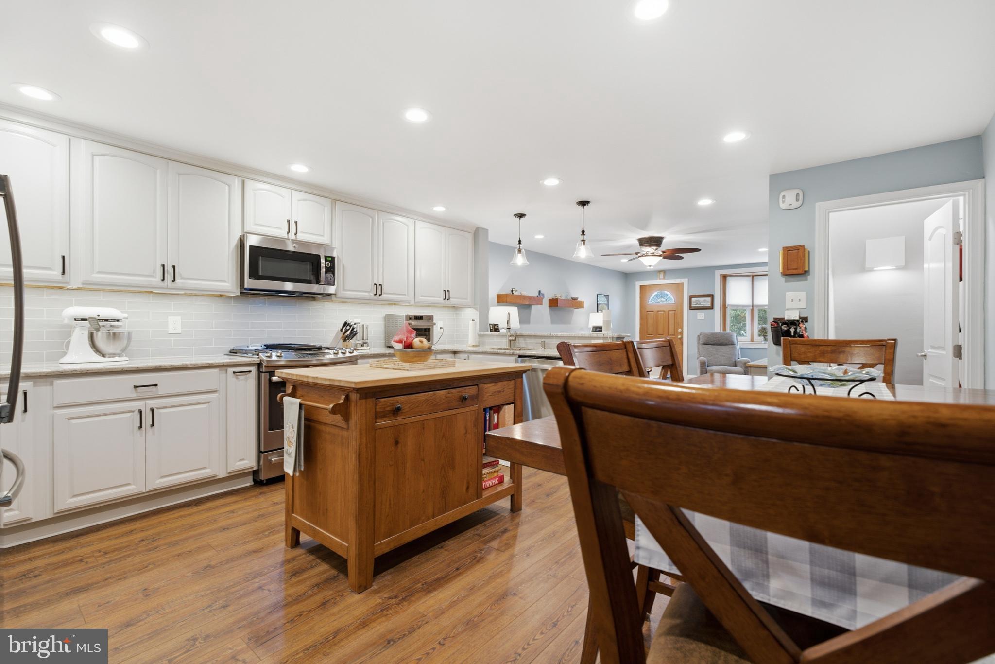 1084 Cedarwood Road Glenolden, PA 19036 - Photo 3 of 40