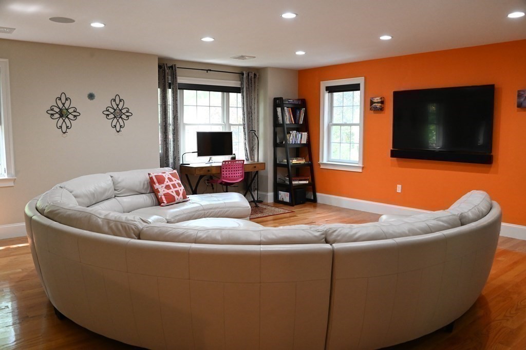 20 Edgewood Road Wayland, MA 01778 - Photo 14 of 31 Gallery Image 14