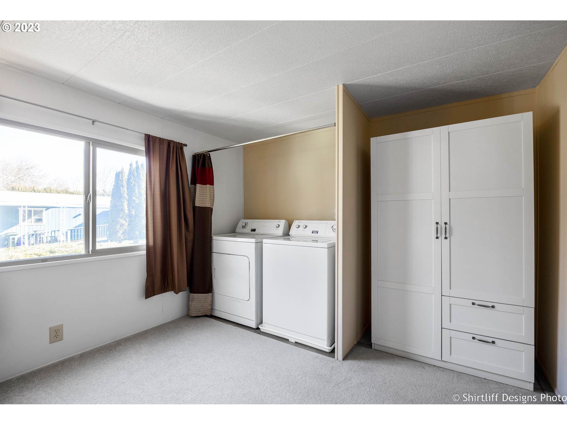 1475 Green Acres Road, Unit 123 Eugene, OR 97408 - Photo 14 of 23 a utility room with closet dryer and washer