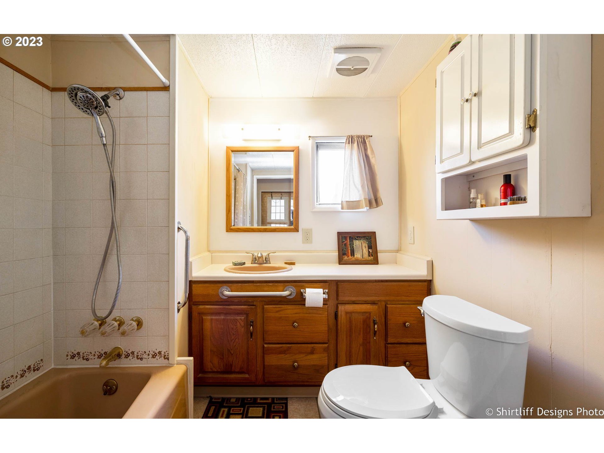 1475 Green Acres Road, Unit 123 Eugene, OR 97408 - Photo 15 of 23 a bathroom with a sink a toilet and mirror