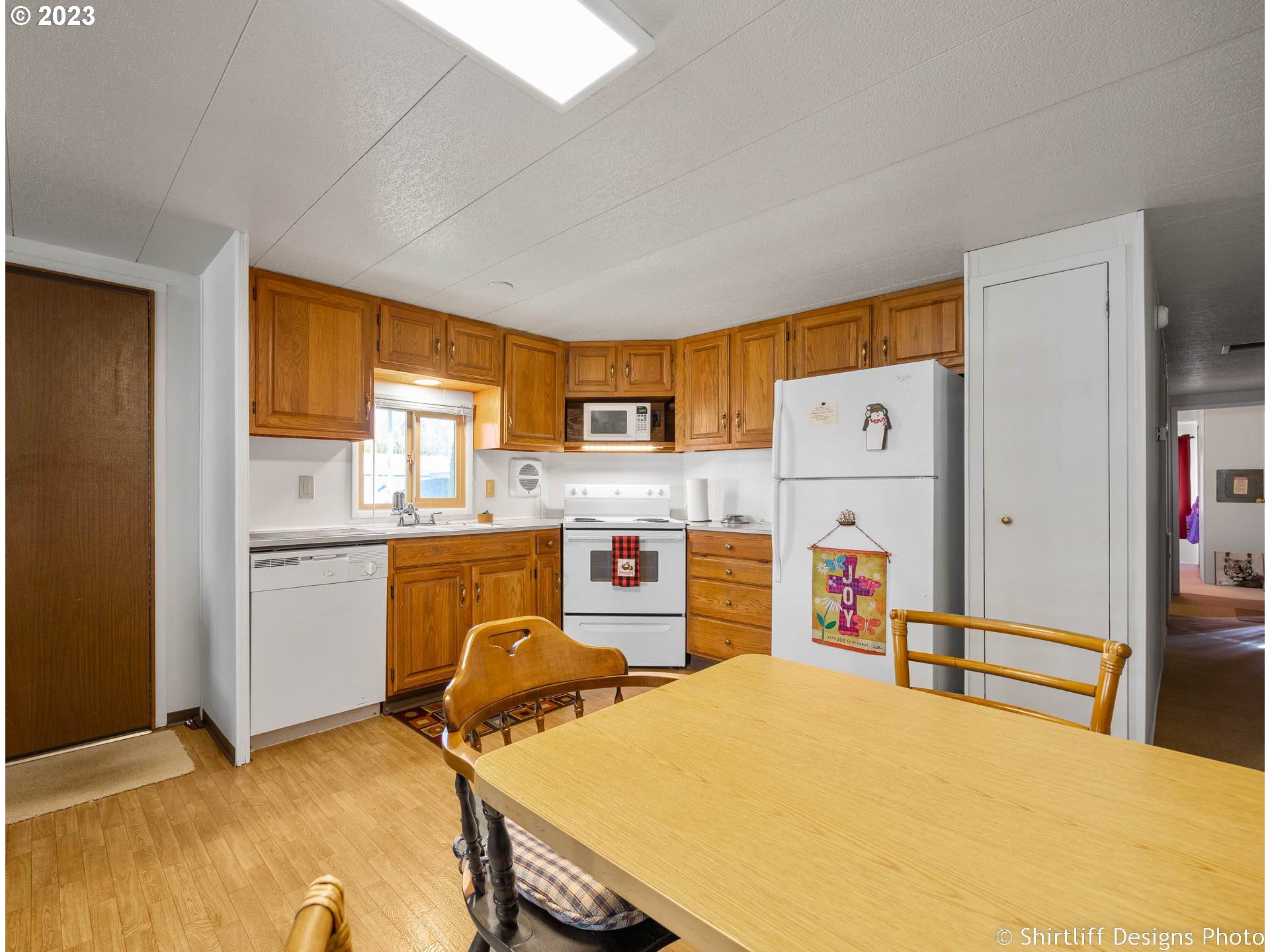 1475 Green Acres Road, Unit 123 Eugene, OR 97408 - Photo 10 of 23 a bed room with a bed and a window