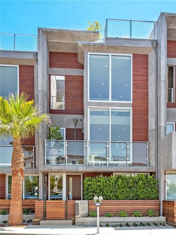 $2,500,000 | 3304 Via Oporto, Newport Beach, CA 92663