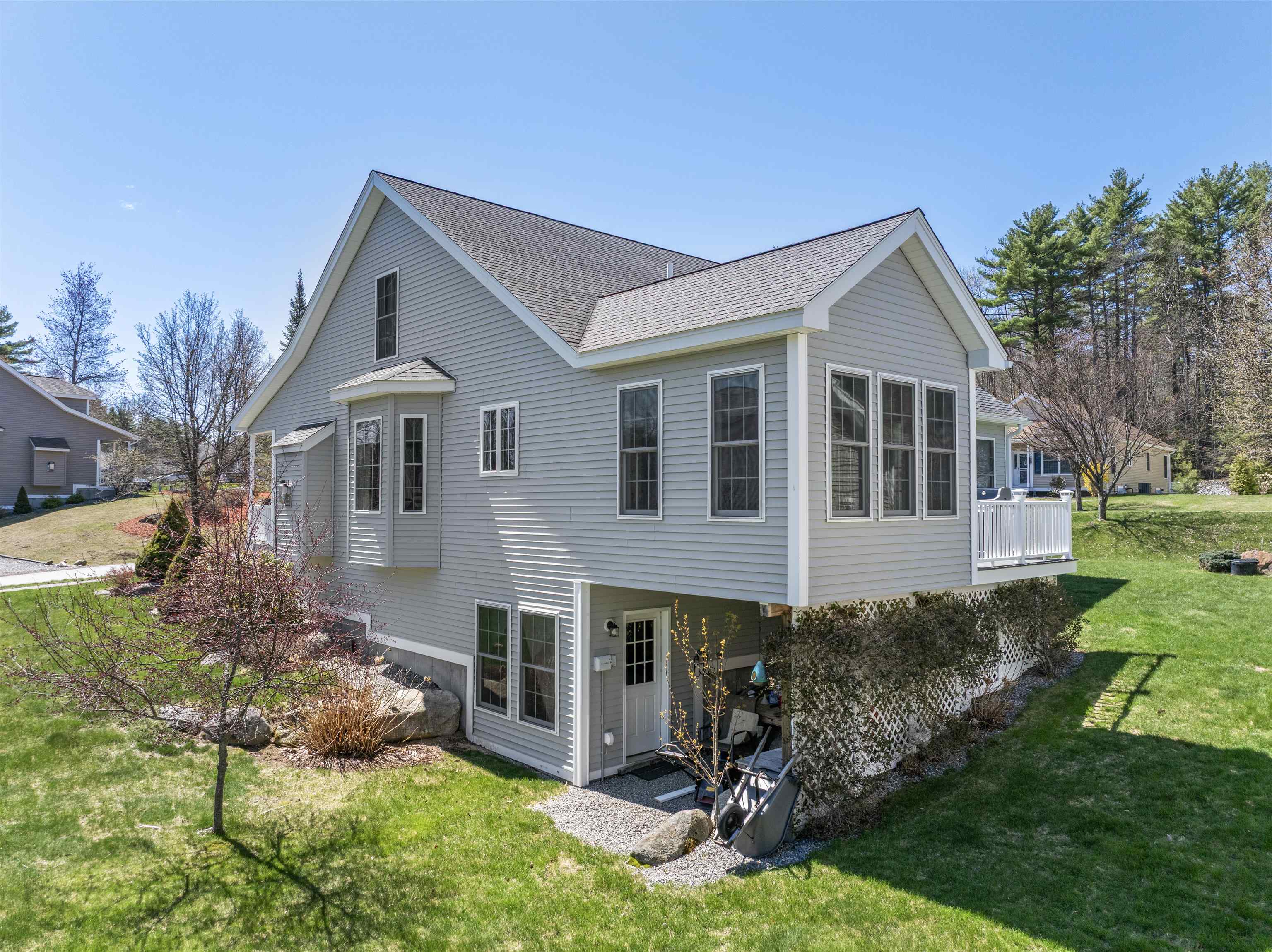 8 Port Way Laconia, NH 03246 - Photo 3 of 39