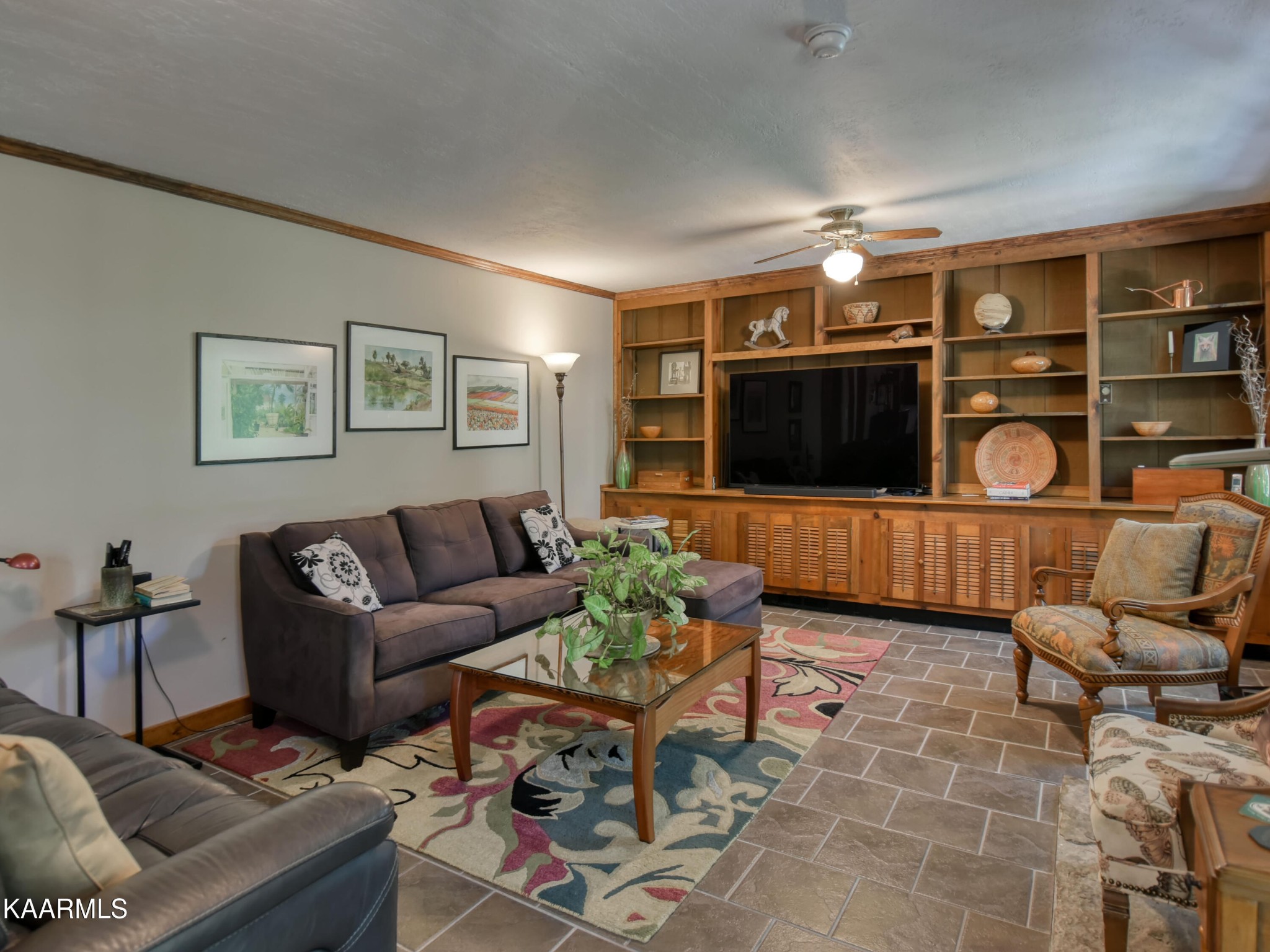 1203 Mountain Road Clinton, TN 37716 - Photo 23 of 59 a living room with furniture and a flat screen tv