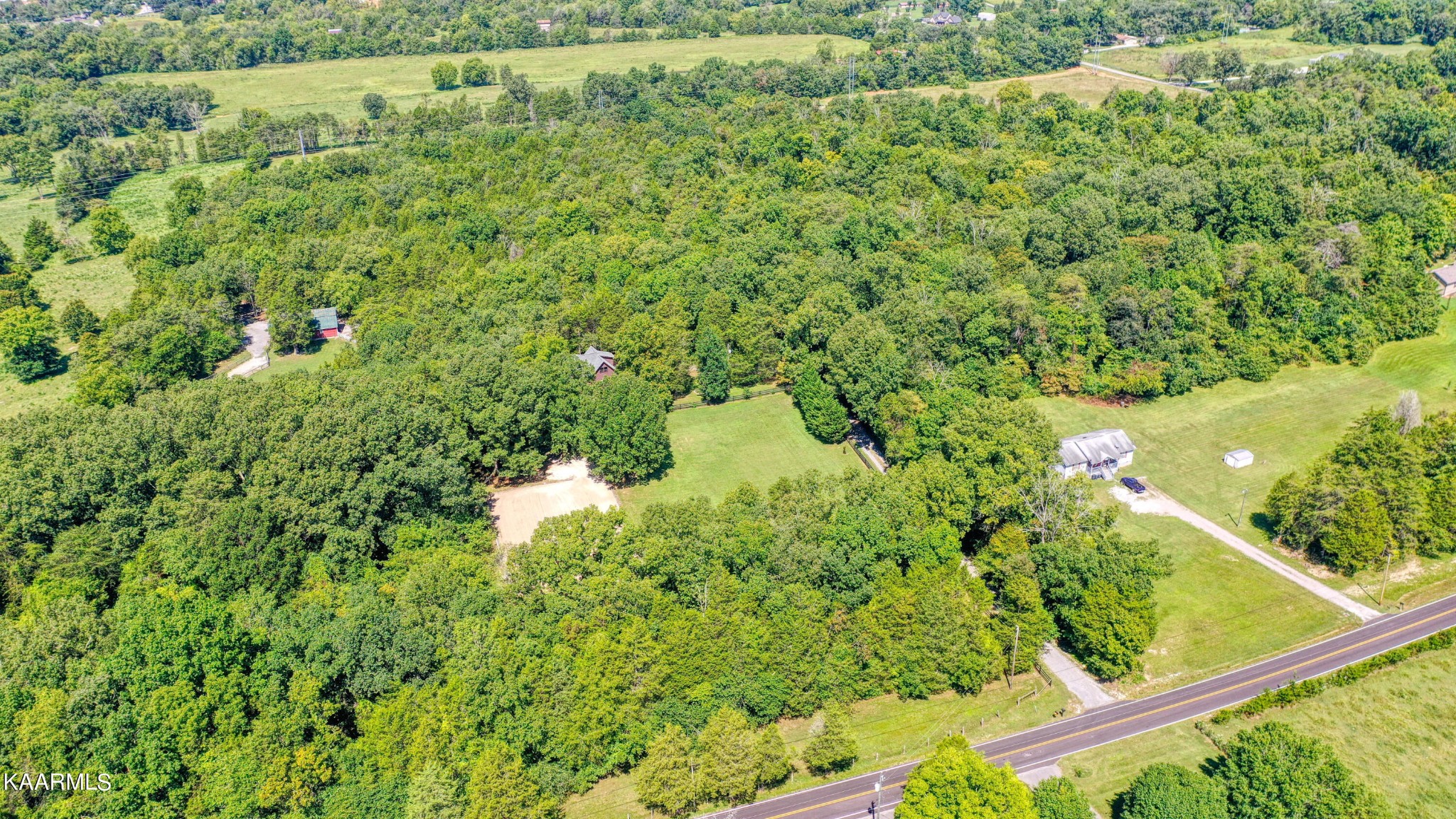 1203 Mountain Road Clinton, TN 37716 - Photo 3 of 59