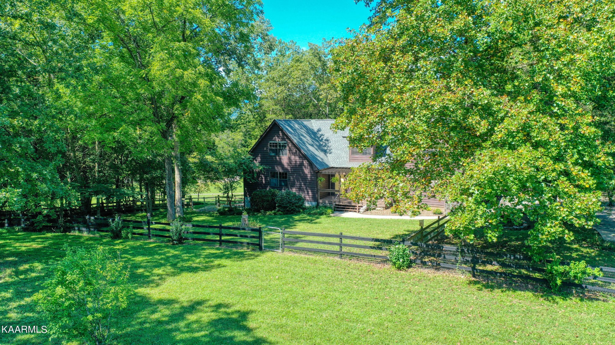 1203 Mountain Road Clinton, TN 37716 - Photo 8 of 59 a front view of a house with a yard