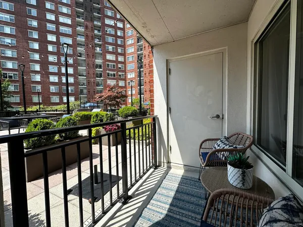 $2,370 | 52 Forest Street, Unit 1014, Stamford, CT 06901