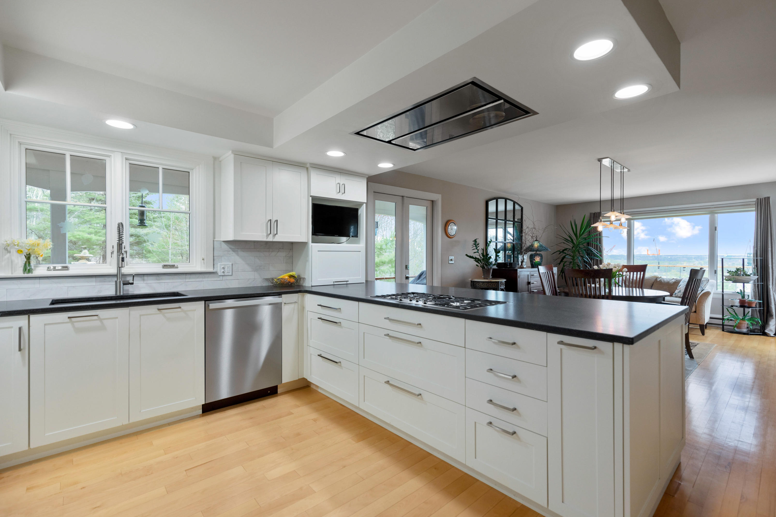 118 Ravine Drive Cumberland Foreside, ME 04110 - Photo 8 of 54 118RavineCumberland_01062150