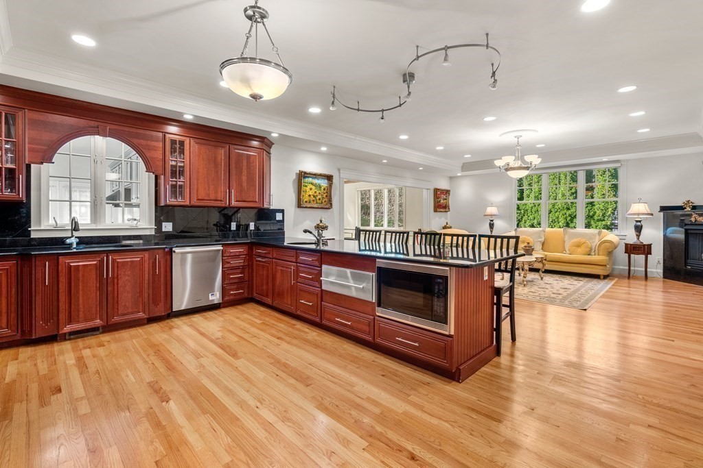 8 Cottonwood Road Newton, MA 02459 - Photo 12 of 38 Gallery Image 12