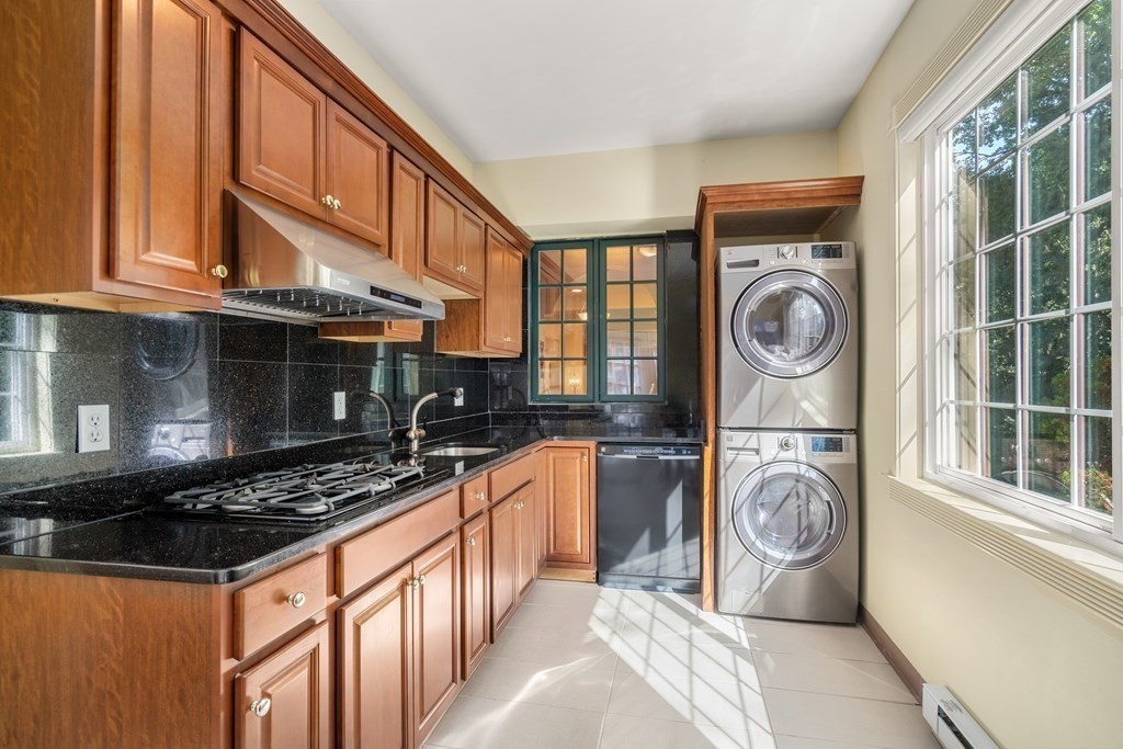 8 Cottonwood Road Newton, MA 02459 - Photo 16 of 38 Gallery Image 16