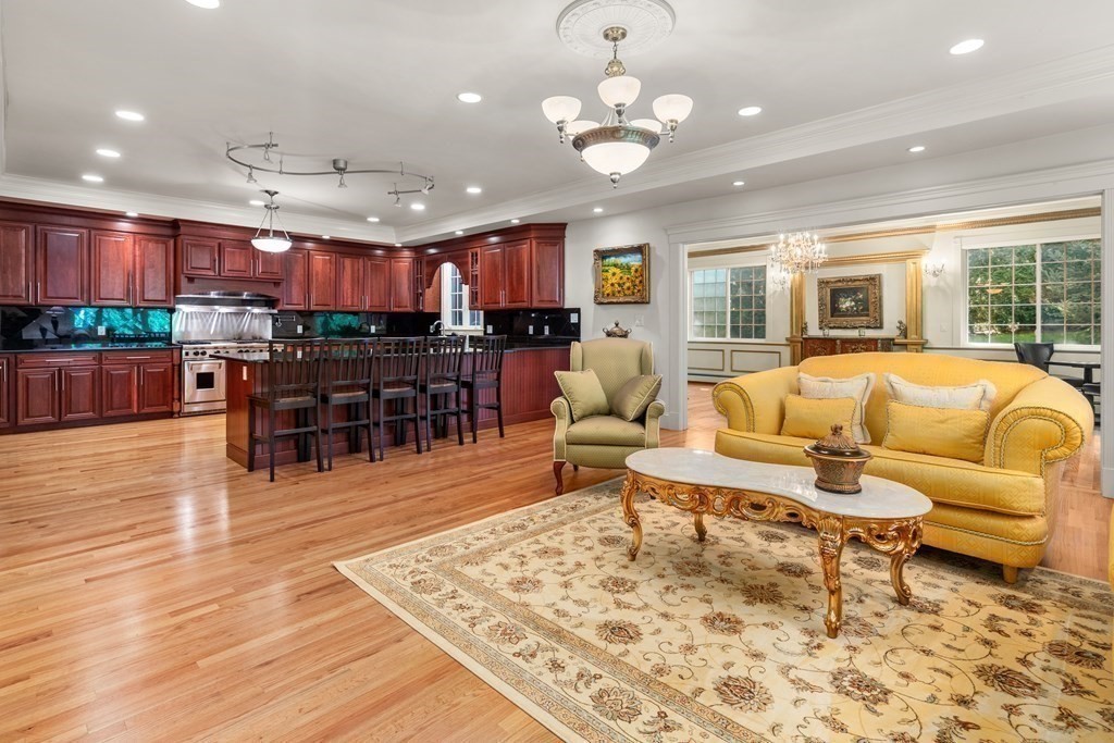 8 Cottonwood Road Newton, MA 02459 - Photo 9 of 38 Gallery Image 9