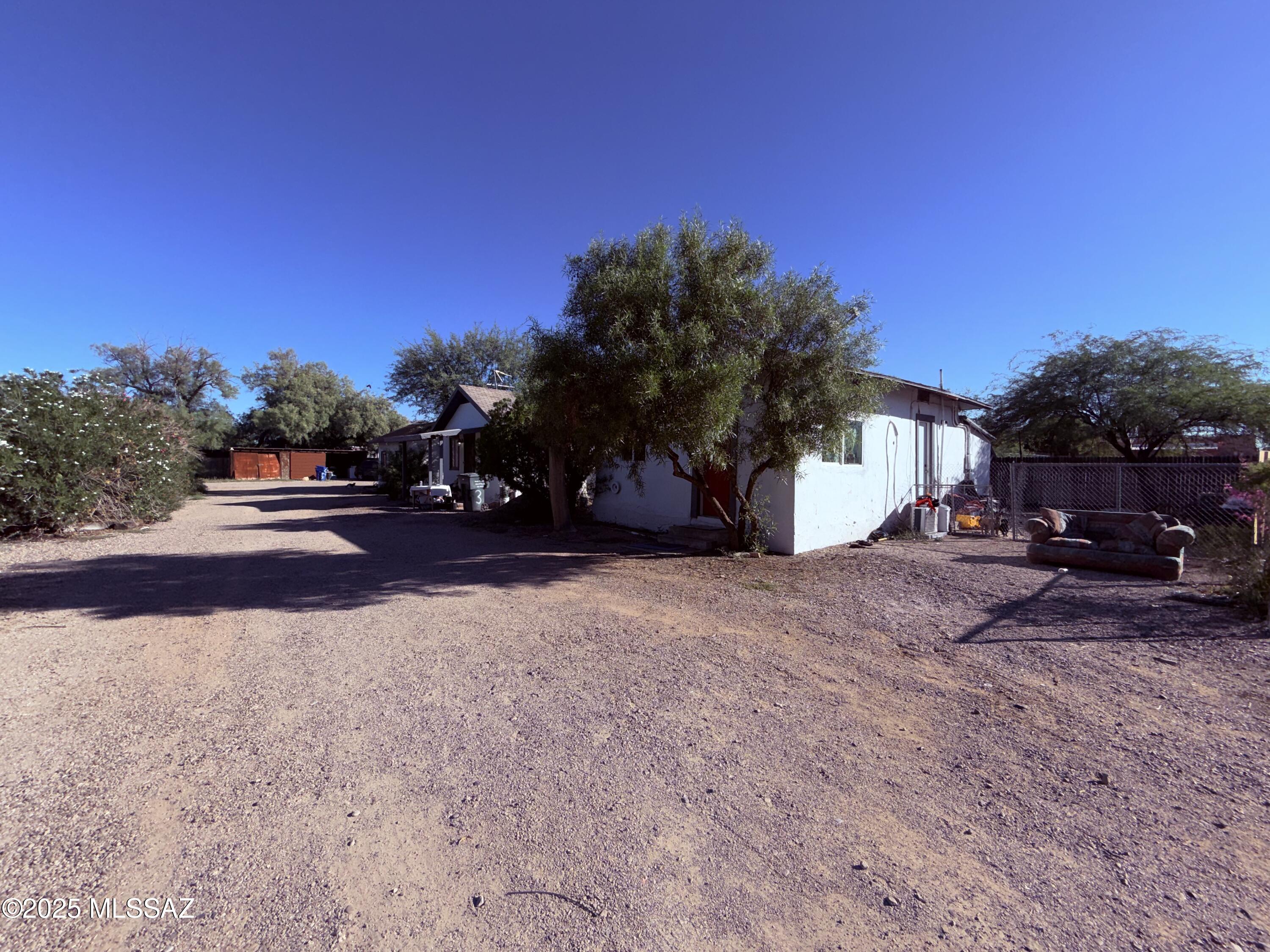 525 East Navajo Road Tucson, AZ 85705 - Photo 2 of 33