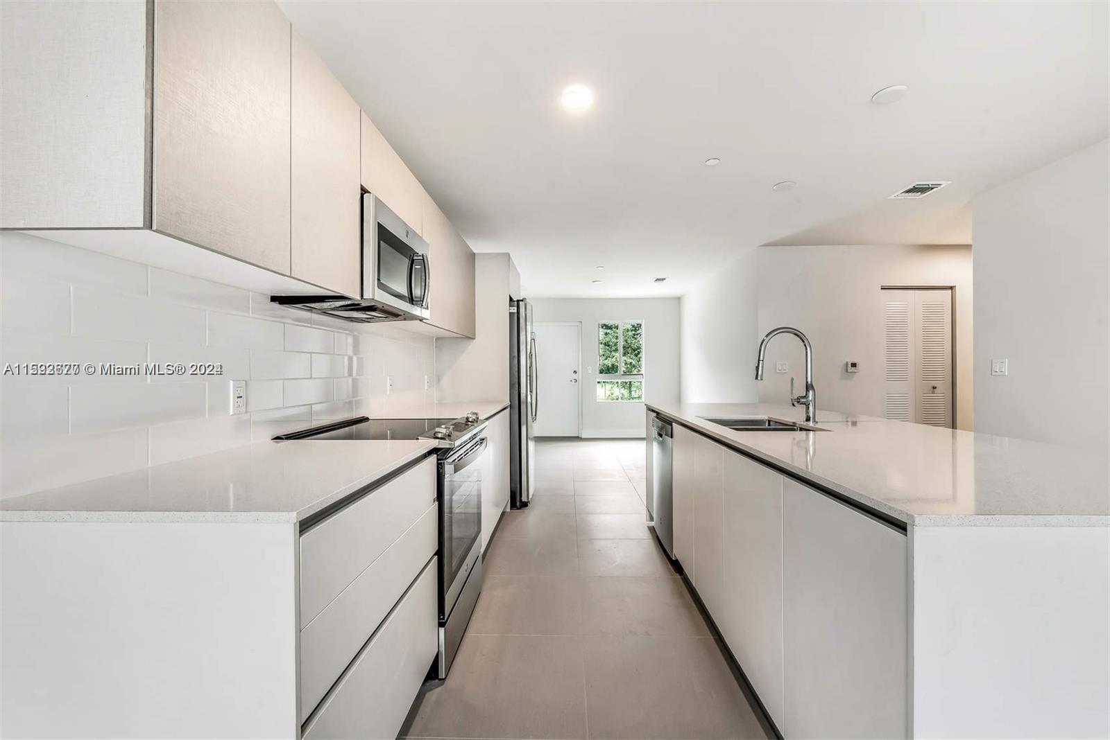 2561 Northeast 193rd Street, Unit 1103 Miami, FL 33180 - Photo 3 of 26