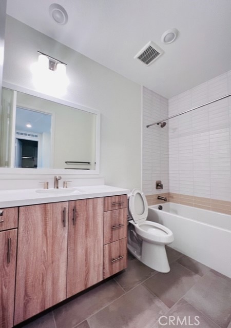27613 Skylily Way San Pedro, CA 90732 - Photo 20 of 27 a spacious bathroom with a double vanity sink a mirror and a bathtub