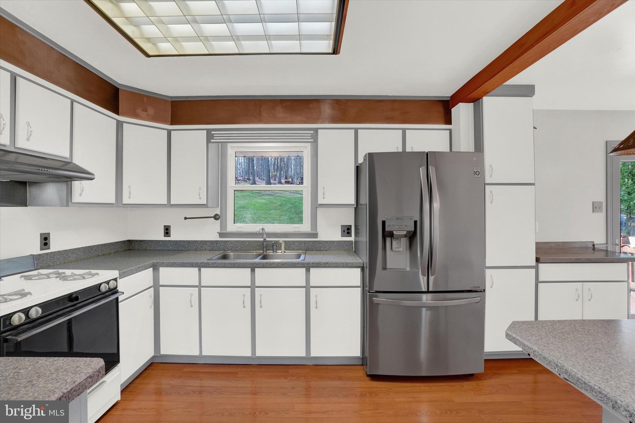 3795 Starview Road Mount Wolf, PA 17347 - Photo 5 of 35