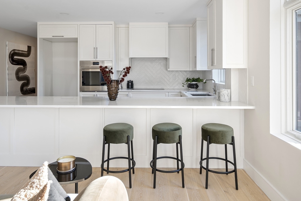 20 Kinmonth Road, Unit 204 Newton, MA 02468 - Photo 5 of 18